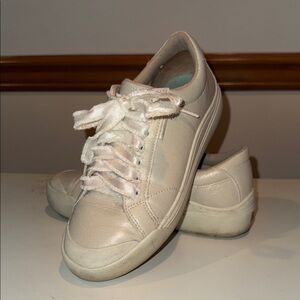 Dr. Scholl's Cream Lace-Up Sneakers special edition